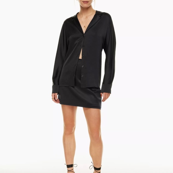 NWT SOLD OUT ARITZIA Wilfred Freeform Shirt Relaxed button-up shirt - Black, S - Picture 3 of 11